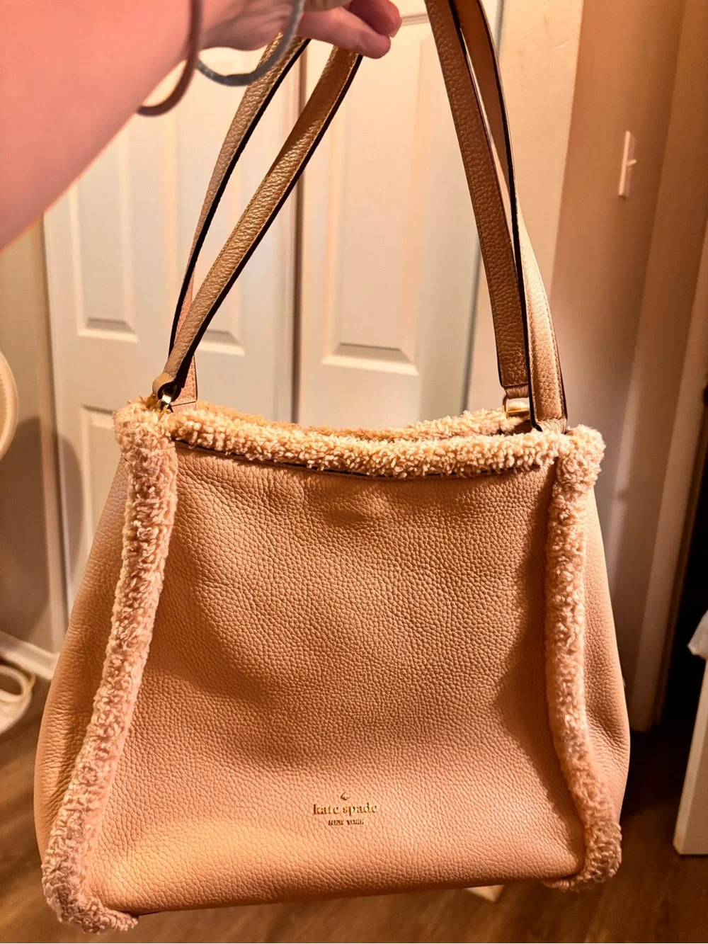 kate spade tan shearling-trim shoulder bag